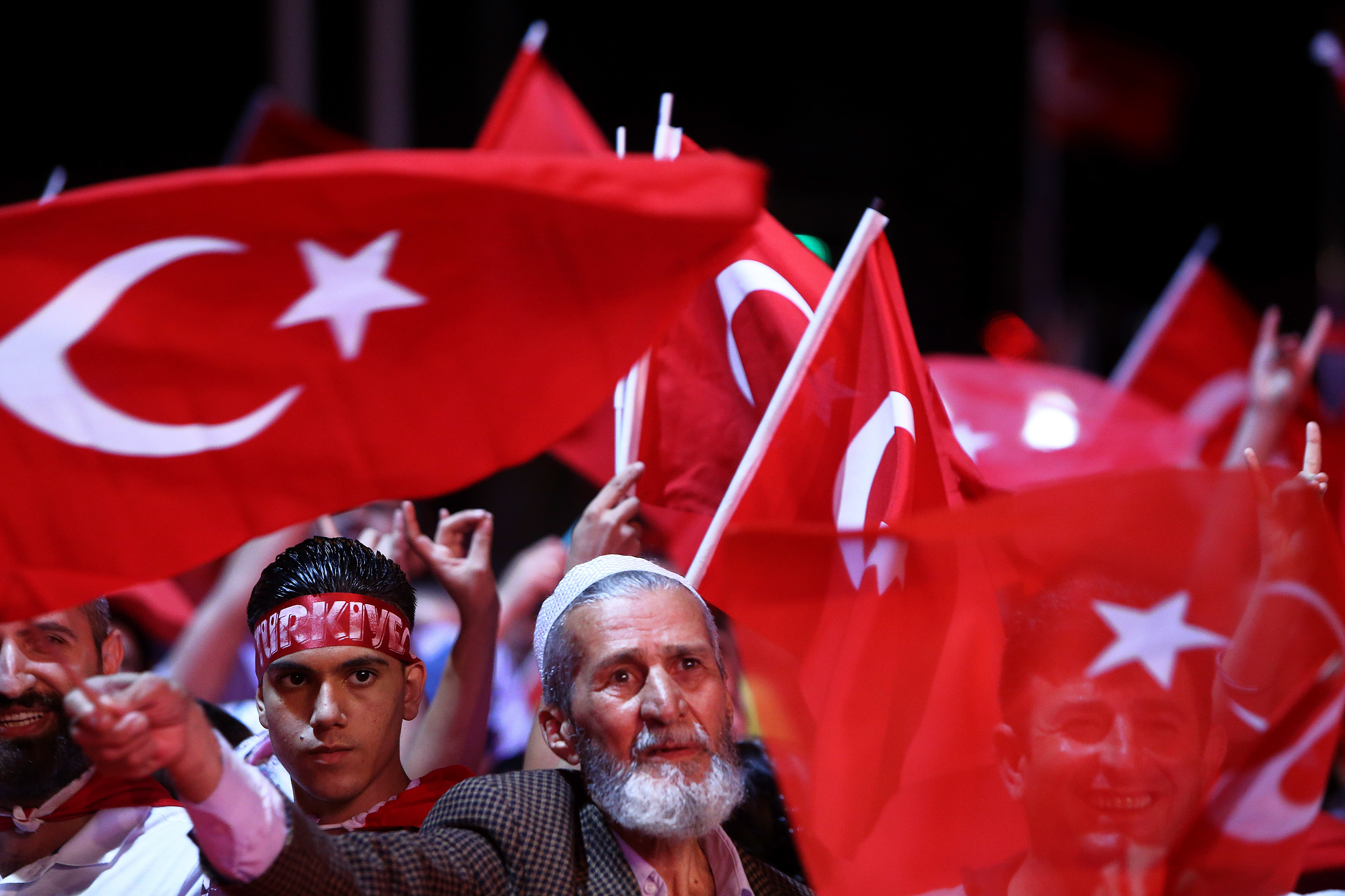 Много турков. Турция народ. Турция люди. Турция нация. Турки в Турции.