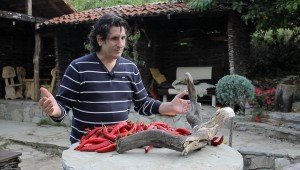 Ahmet Dursun talks about Illyian cuisine, in front of a pile of red peppers, incidentally originally from America. Photo: |KALLXO.com/ BIRN.