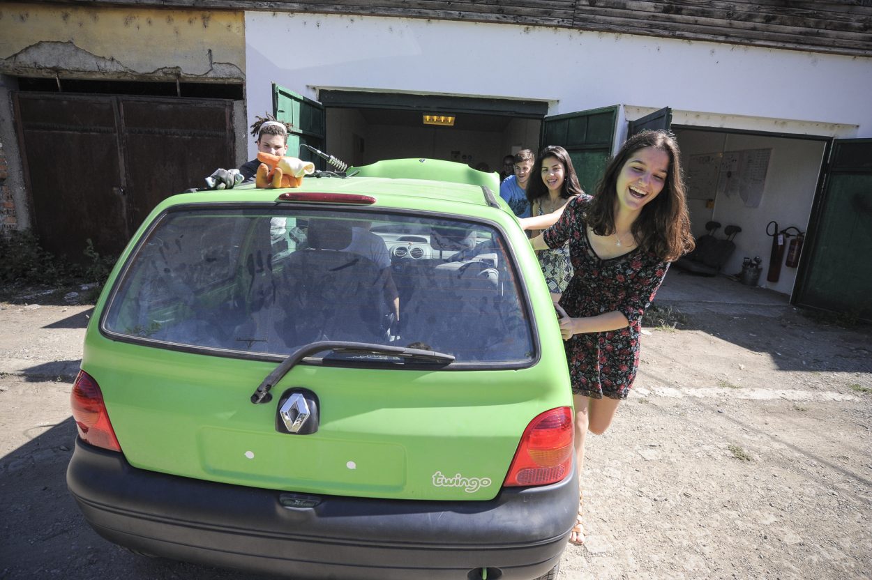 It’s electric! Kosovo teens build batterypowered car Prishtina
