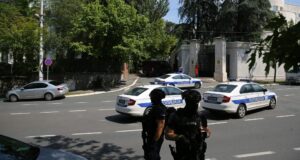 Police keep watch near the crime scene outside the Israeli embassy in Belgrade, June 29. Photo: EPA-EFE/ANDREJ CUKIC