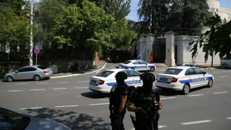 Police keep watch near the crime scene outside the Israeli embassy in Belgrade, June 29. Photo: EPA-EFE/ANDREJ CUKIC