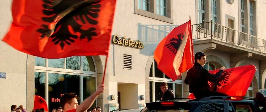 Motorists fly Albanian flags to celebrate the declaration of independence of Kosovo from Serbia in Zurich, Switzerland, February 17, 2008. Photo: EPA/KATJA WEBER
