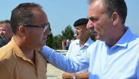 Vesel Krasniqi (L) and leader of his party Social Democratic Initiative, Fatmir Limaj (R). Photo from the archives: BIRN