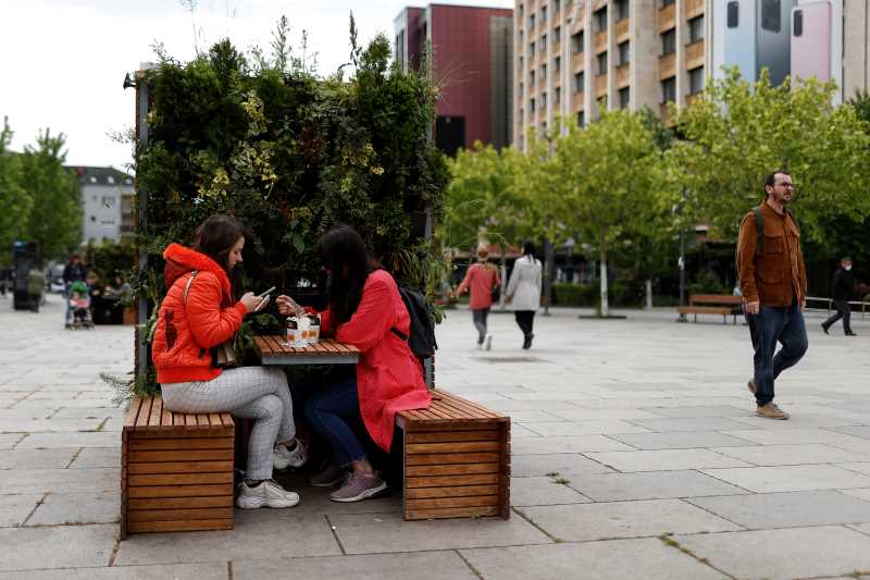 Locals enjoy take away coffee on the main square in Prishtina, Kosovo, 27 May 2020. Photo: EPA/Valdrin Xhemaj