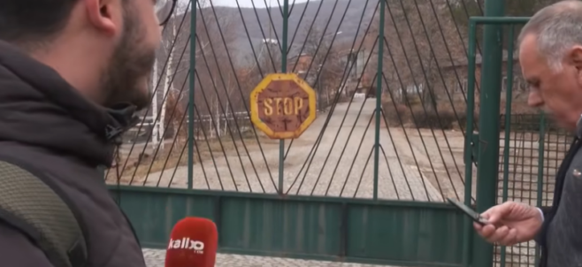 Kallxo.com Journalist, Egzon Dahsyla (L), Mine worker (R) in Kisnica on Dec 03, 2024. Photo: BIRN