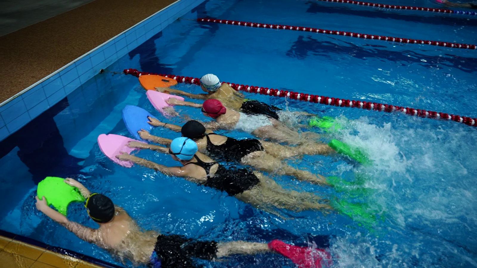 A swimming class at Step Sports Center in Prishtina. Photo: BIRN/Denis Sllovinja