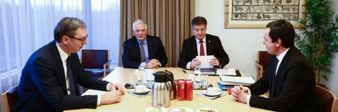 Serbia President Aleksandar Vucic (L), EU High Representative Josep Borrell (2-L) and Kosovo Prime Minister Albin Kurti (R) at a meeting of the EU-Kosovo-Serbia Dialogue in Brussels on February 27, 2023. Photo: EPA/STEPHANIE LECOCQ