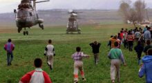 Kosovo Albanian children run towards helicopters bringing humanitarian aid to a refugee camp near Kukes, northern Albania, April 1999. Photo: EPA /ANJA NIEDRINGHAUS/NIE-HH