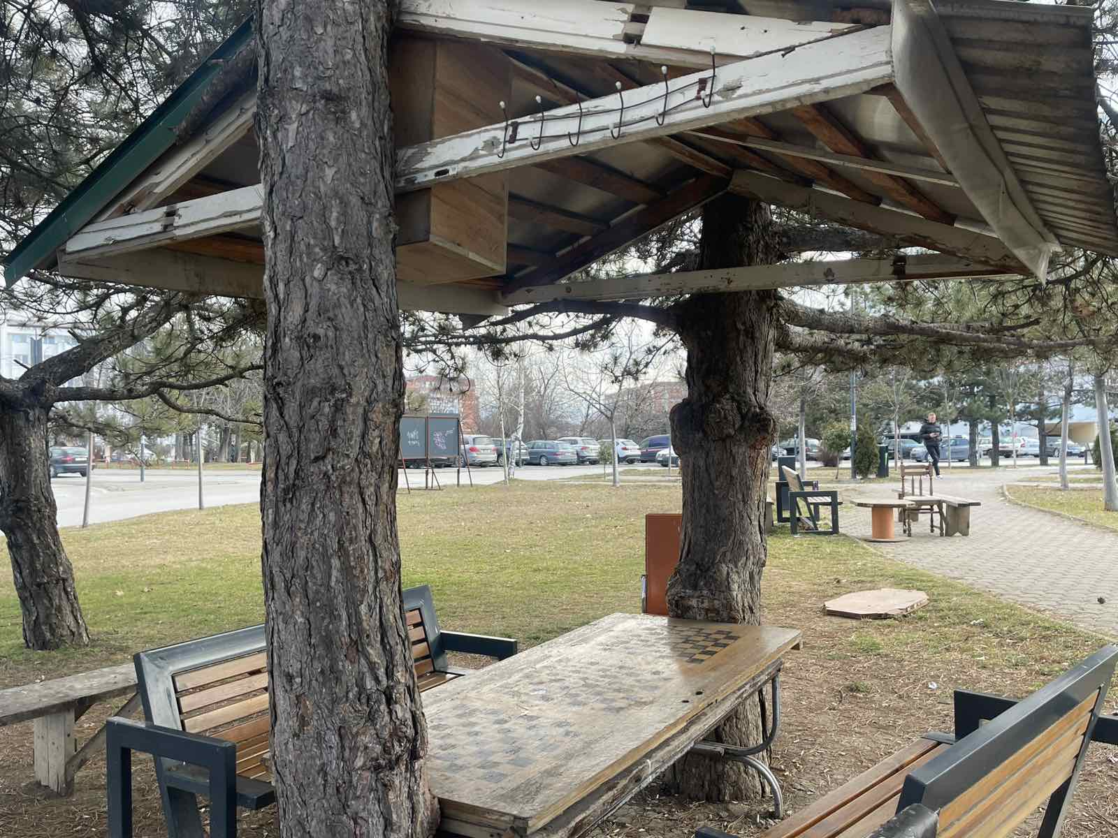 A park in Prishtina with the chess board painted on the table, one of the few places pensioners can have outdoor activities. Photo: BIRN