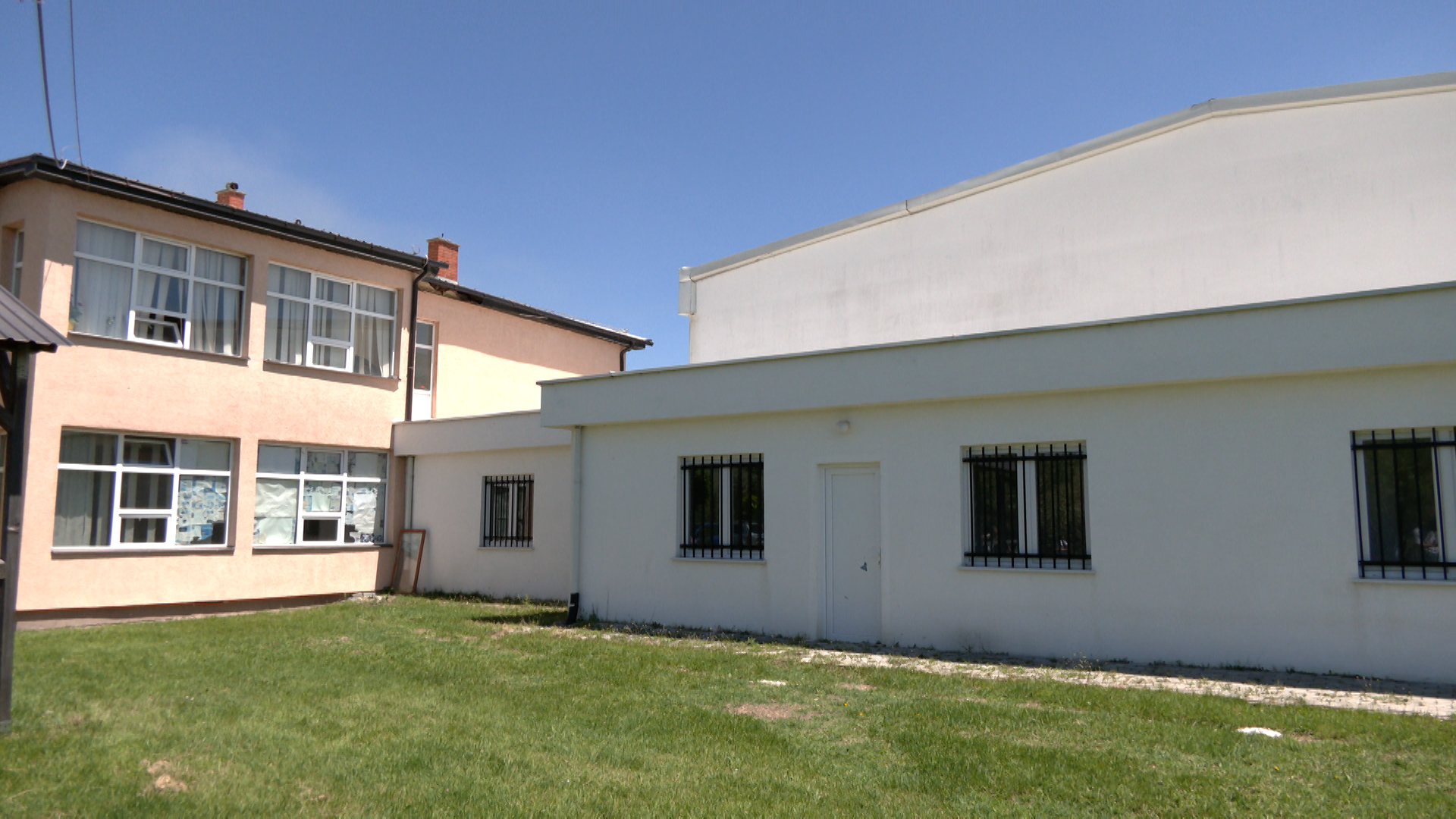 The Sports Hall in the village of Lismir, Fushë Kosovë/Kosovo Polje Municipality. Photo: BIRN