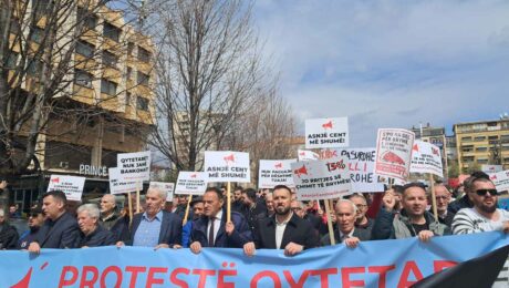 People gather in Pristina ahead of a march towards the Kosovo Energy Regulatory Office in protest against the increase in energy prices, April 11, 2025. Photo: BIRN.