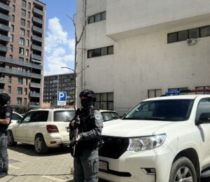 Kosovo Police Special Unit at the Basic Court of Ferizaj during the April 22 hearing for six suspects charged with the murder of police sergeant Muhamed Lika. Photo: BIRN