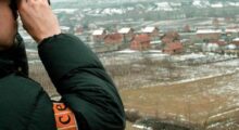 An OSCE officer checks the Studencane and Suva Reka area in Kosovo, February 1999. Photo: EPA/ATTILA KISBENEDEK/STF/AK/CL/OW.