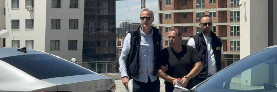 Bojan Jevtic, a Kosovo Police officer suspcted of espionage, is taken to Pristina Basic Court on July 18, 2025. Photo: BIRN