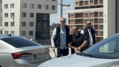 Bojan Jevtic, a Kosovo Police officer suspcted of espionage, is taken to Pristina Basic Court on July 18, 2025. Photo: BIRN