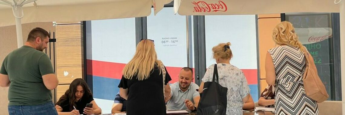 People sign the petition against the construction of two bridges over the Iber river, July 7, 2025. Photo: BIRN/Florinda Kelmendi.