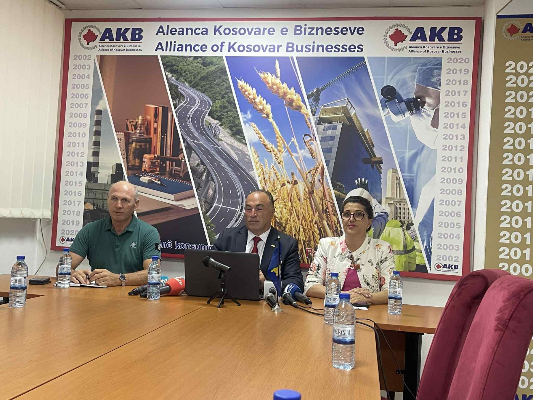 Ahmet Kuçi, head of footwear company 'Solid' (L), Agim Shahini, president of the Alliance of Kosovar Businesses (M) and Lumnije Hajdini, AKB managing director (R) during a press conference on Aug 18, 2025 in Prishtina. Photo: BIRN