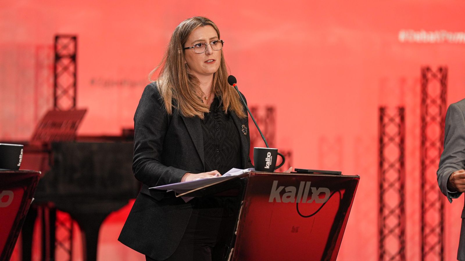 Egzona Tërdevci, Vetëvendosja candidate for Drenas mayor at Kallxo Përnime debate with mayor candidates. Photo: BIRN