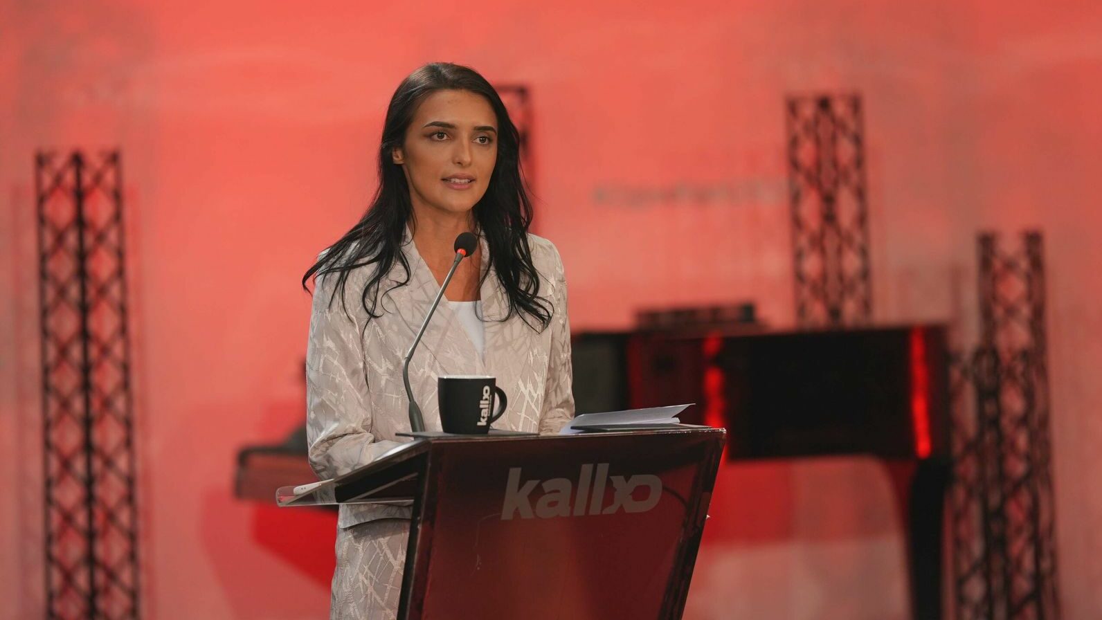 Jona Arifi, Democratic Party of Kosovo, PDK, candidate for the mayor of Kamenica, at the Kallxo Përnime debate with mayor candidates. Photo: BIRN