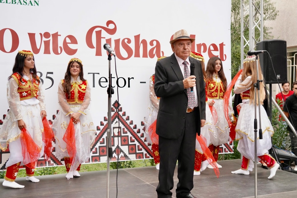 Ahmet Dauti at the ceremony marking the 90th anniversary of the “Fushë-Mbret” neighbourhood. Photo taken in October 2025, when Dauti received the “Gratitude of the City” on behalf of his father, Mustafa Dauti. Photo: Prishtina Insight