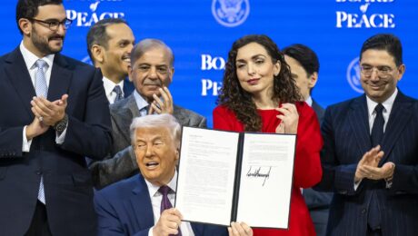 US President Donald Trump (C) holds a signed founding charter at the 'Board of Peace' meeting during the 56th annual meeting of the World Economic Forum (WEF), in Davos, Switzerland, 22 January 2026. Photo: EPA/Gian Ehrenzeller
