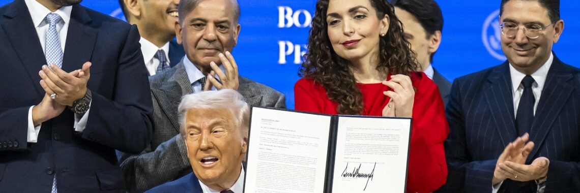 US President Donald Trump (C) holds a signed founding charter at the 'Board of Peace' meeting during the 56th annual meeting of the World Economic Forum (WEF), in Davos, Switzerland, 22 January 2026. Photo: EPA/Gian Ehrenzeller