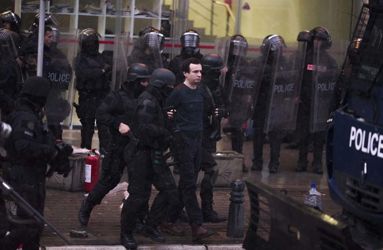 Kosovo police officers arrest Albin Kurti, (C), then leader of opposition party Vetëvendosje, after a protest in Prishtina, against the EU facilitated dialogue with Serbia, November 28, 2015. Photo: EPA/Valdrin Xhemaj
