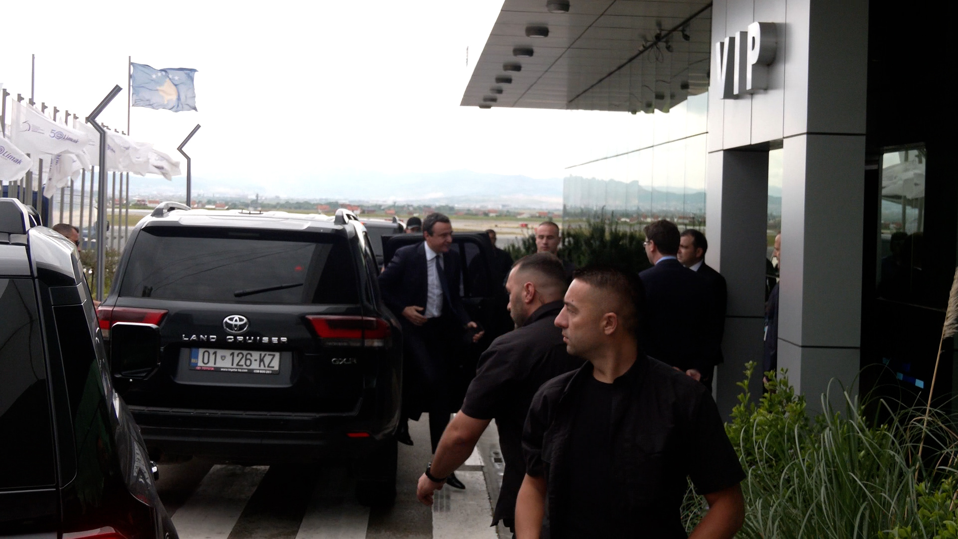 Kosovo acting PM Albin Kurti getting out of the official car, July 22, 2026. Photo: BIRN