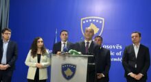 Kosovo presidential candidate Bekim Sejdiu (C) at a joint press conference with (L-R) Vetevendosje MP Hekuran Murati, former President Vjosa Osmani, LDK leader Lumir Adbixhiku, LDK MP Lutfi Haziri, and Vetevendosje leader Albin Kurti in Pristina on August 31, 2026. Photo: BIRN.